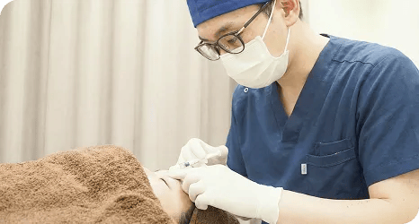 塩見院長の話しやすい人柄 - 患者様に寄り添うカウンセリングの様子