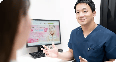 塩見院長の話しやすい人柄 - 患者様に寄り添うカウンセリングの様子